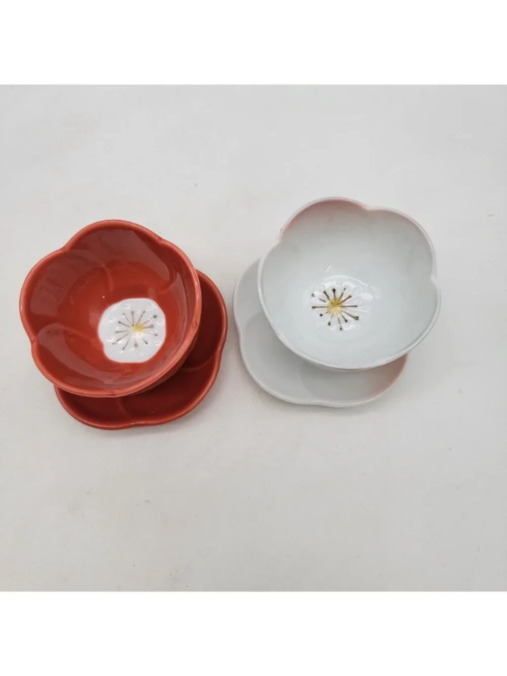 Utsuwa Japan Set Of 2 Petal Cups & Saucers  Red & White - Picture 3 of 7